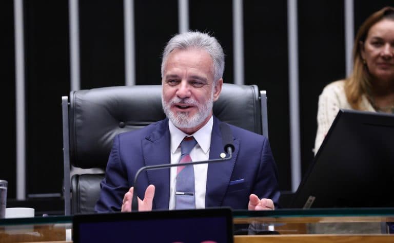 Comissão aprova regras para o uso de óculos inteligentes no trânsito